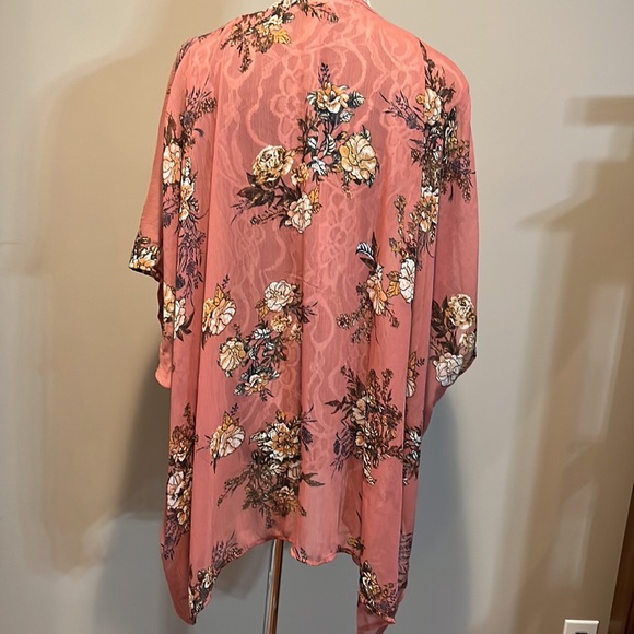 Gorgeous Rose Colored Cover Up🌷Excellent Condition SOLD - Picture 3 of 5